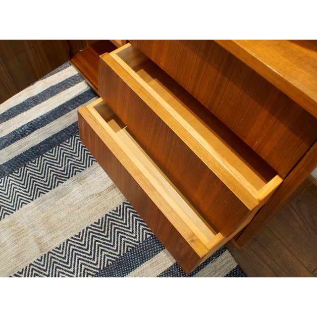 1960s Mid-Century Modern Chest of Drawers in Walnut, 1960s For Sale - Image 5 of 7