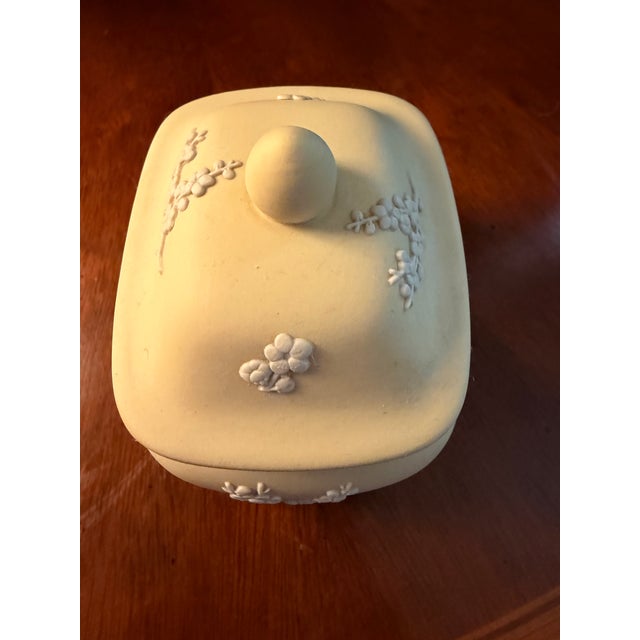 Yellow 1980s Wedgwood Yellow Primrose Rectangular Lidded Box W/ White Relief Prunus Blossoms For Sale - Image 8 of 14