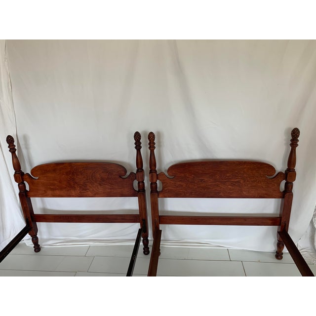 Pair of Vintage Pineapple Post 1950's Colonial Twin Size Bed Frames For Sale - Image 9 of 18