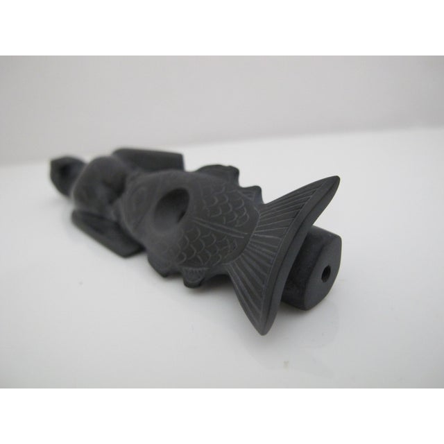 Pat Dixon Haida Bc Argillite Carved Eagle & Fish Totem Pipe Sculpture For Sale - Image 9 of 10