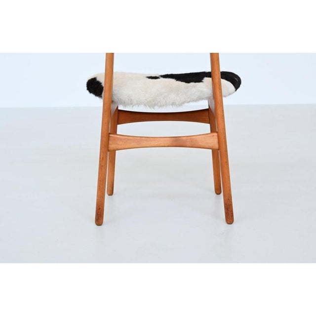 Model Ch30 Dining Chairs in Cowskin by Hans J. Wegner for Carl Hansen & Søn, Denmark, 1952, Set of 4 For Sale - Image 18 of 18