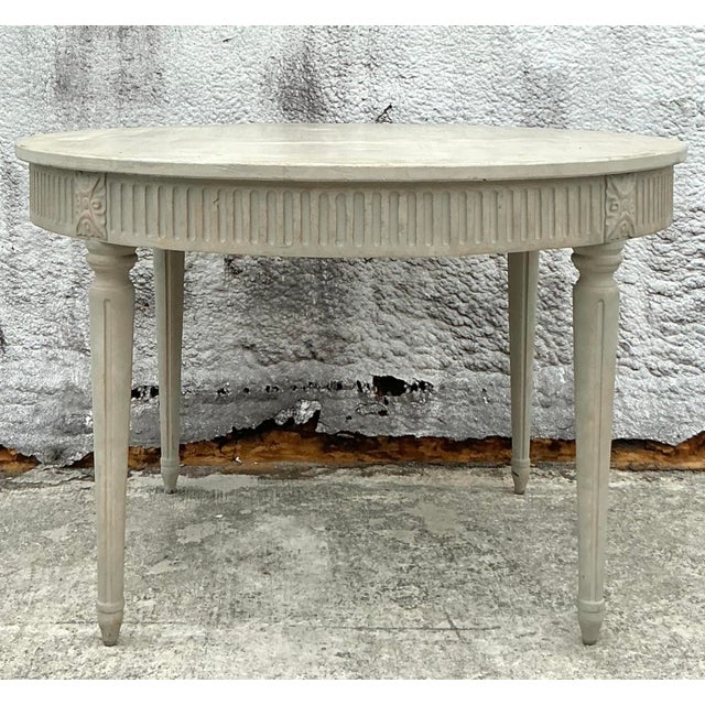 French Country Vintage Zentique Martell Fluted Extendable Dining Table For Sale - Image 3 of 12