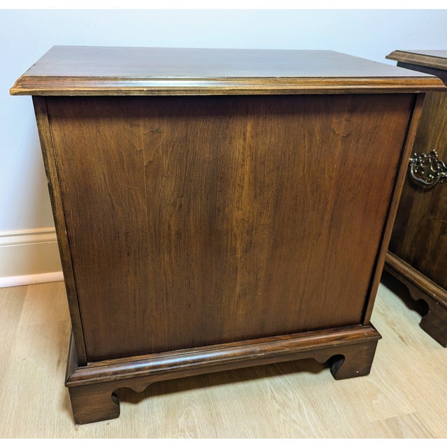Late 20th Century Vintage Pennsylvania House Cherry Night Stand Pair Chippendale Style For Sale - Image 5 of 18