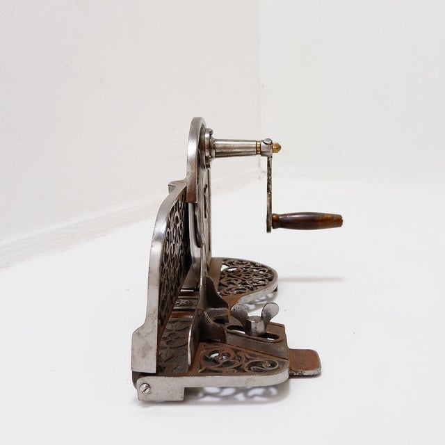 Antique slicer from the 1920s-1930s in the Art Nouveau style Collector's Item - Art Nouveau Measures : 40x33 H23cm