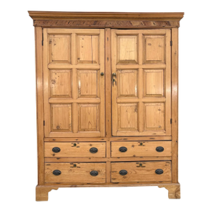 Early 19th Century Pine Linen Cabinet / Armoire