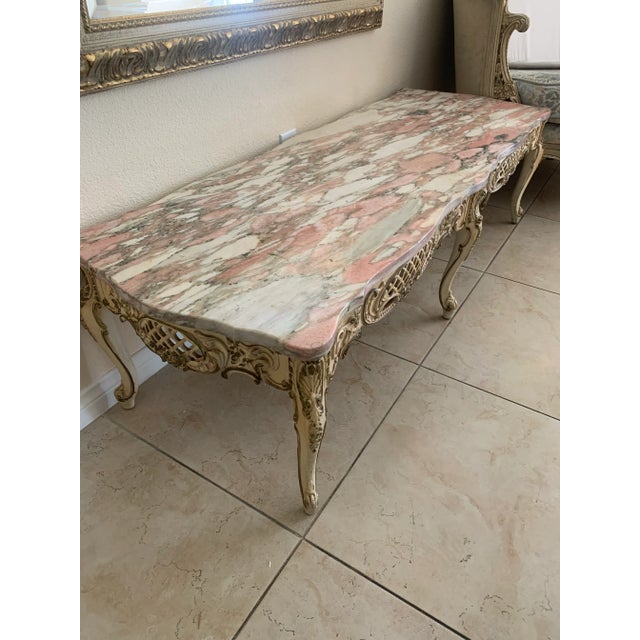 1970s French Provincial Ornate Rococo Louis XVI Pink Marble Coffee French Provincial Ornate Rococo Louis XVI Pink Marble Coffee Table For Sale - Image 4 of 5