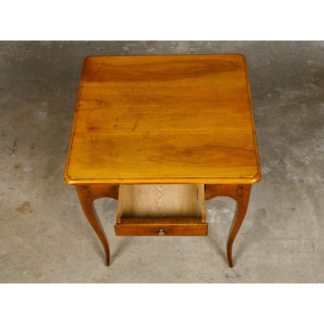 French Louis XV Style Walnut Side table with Scalloped Apron and Single Drawer For Sale - Image 11 of 12