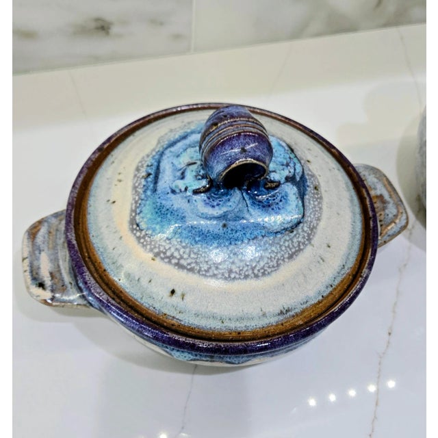 1990s Handmade Ceramic Pottery Pitcher & Lidded Bowl Set – Artisan Stoneware in Blue & Neutral Tones For Sale In Dallas - Image 6 of 10