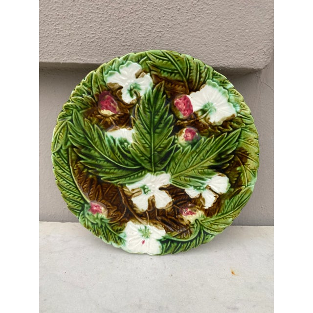 Orchies Majolica Strawberries Plate Orchies, Circa 1890 For Sale - Image 4 of 4