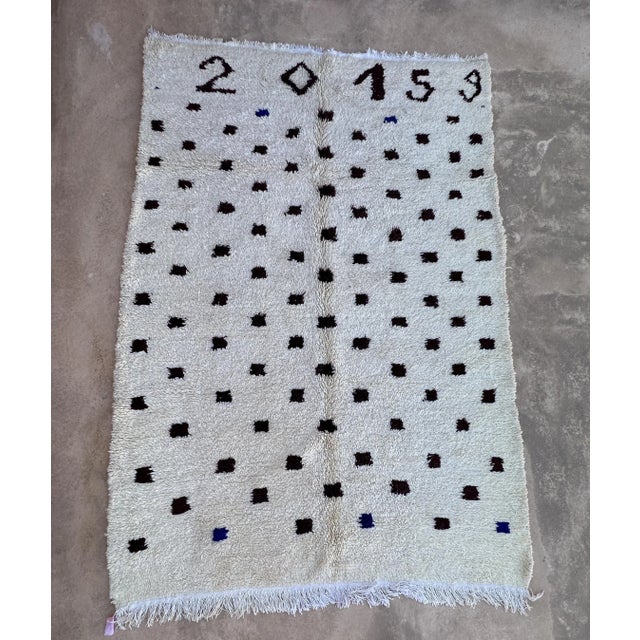 Beige Beni Ourain Vintage Rug - 6'0" X 8'10" Ft For Sale - Image 8 of 10