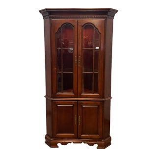 Vintage Traditional American Style Mahogany Corner / Display Cabinet For Sale