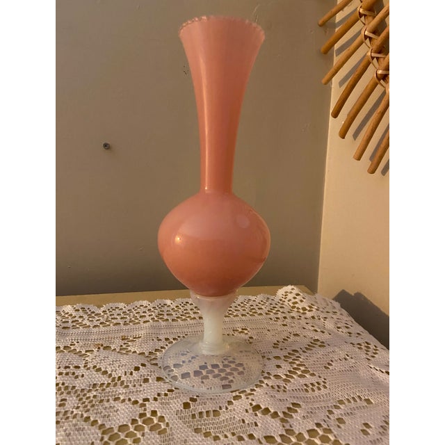 1960s Vintage Italian-Style Pink Opaline Glass Trumpet Vase With Iridescent Pedestal For Sale - Image 5 of 9