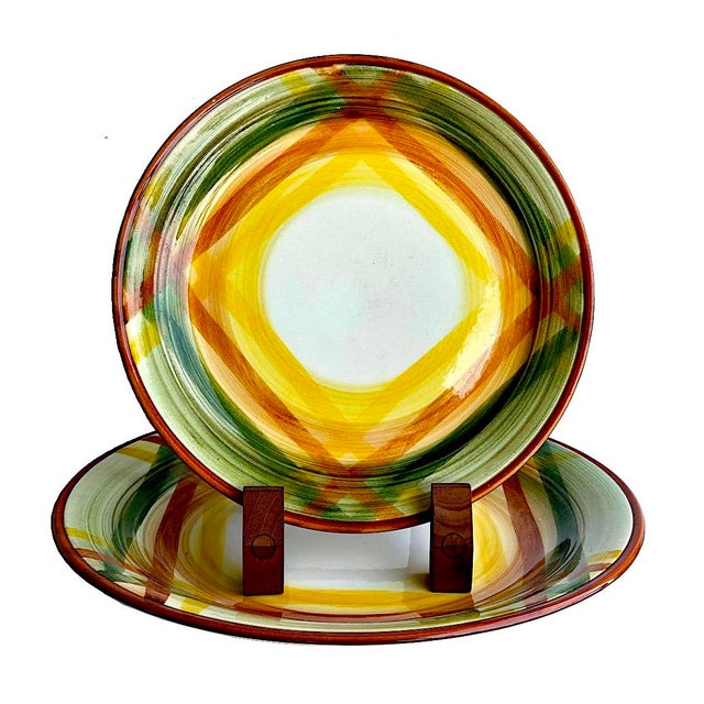 Offered is a set of 9 pieces of iconic mid 20th century Californian Vernon Kilns "Vernonware" Homespun pattern serving...