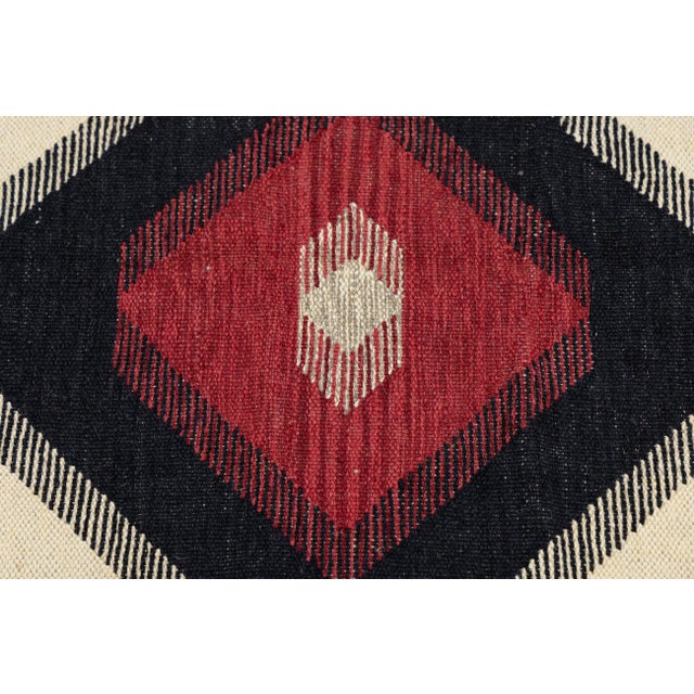 Modern Navajo Style Flatweave Geometric Diamond Wool Rug in Cream 9x12 For Sale - Image 9 of 11