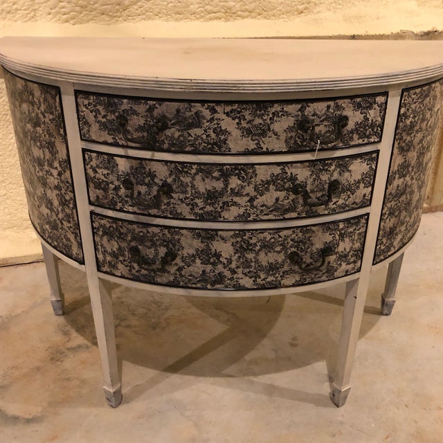 English Hepplewhite Painted Demilune With Classical Toile Decoration For Sale - Image 3 of 8