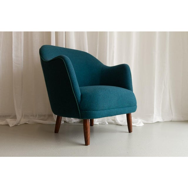 Danish Modern Easy Chair in Teal Blue, 1950s. Elegant Scandinavian Mid-Century Modern lounge chair in wool fabric and...