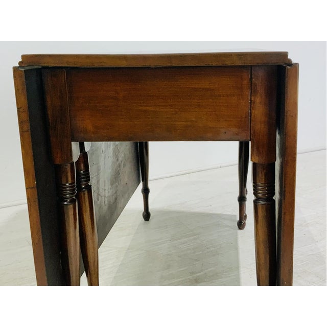 Antique Rectangular Federal Mahogany Drop Leaf Dining Table For Sale In New York - Image 6 of 12