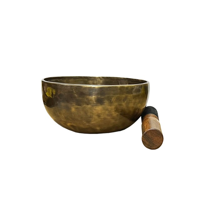 This is a handmade singing bowl with hand punch marks on the surface. Dimensions: Dia 8.75" x h4" Origin: China Material:...