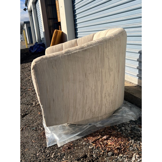 Milo Baughman Milo Baughman Style Modern Swivel Chair With Floating Round Base For Sale - Image 4 of 6