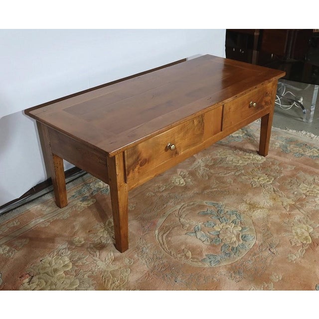 Charming solid cherry coffee table, formerly higher and used for game cutting. It has a top made up of well -joined cherry...