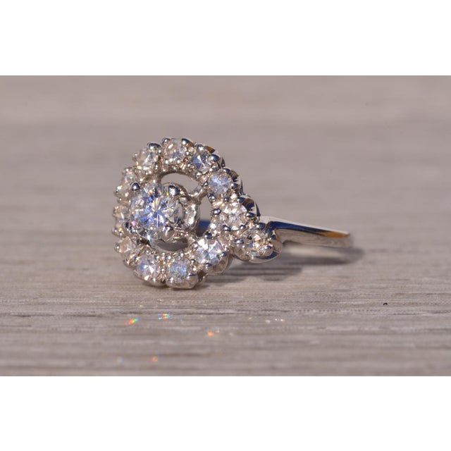 Mid 20th Century The Hol: Hollywood Glam Era Natural Diamond Engagement Ring in White Gold For Sale - Image 5 of 11