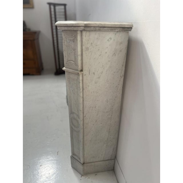 Stone Louis XV Style Fireplace in Carrara White Marble, 1900s For Sale - Image 7 of 14