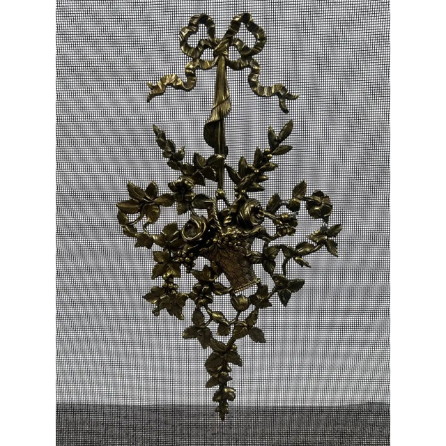 Metal Antique French Art Nouveau Brass Firescreen With Floral & Ribbon Bouquet For Sale - Image 7 of 12