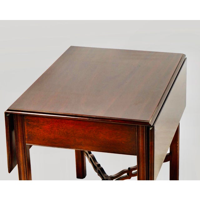 Kindel Furniture 1980s Kindel Mahogany Drop Leaf Side Table / Federal Style Pembroke End Table With Drawer For Sale - Image 4 of 9