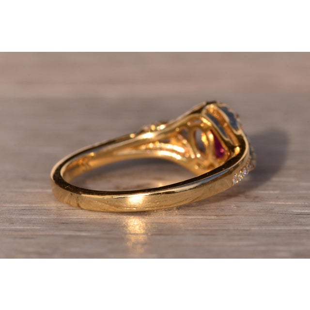 The 85th Avenue: Natural Ruby and Diamond Ring in Yellow Gold For Sale In Philadelphia - Image 6 of 10