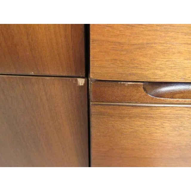 1960s Mid-Century Bedroom Dresser For Sale In New York - Image 6 of 10