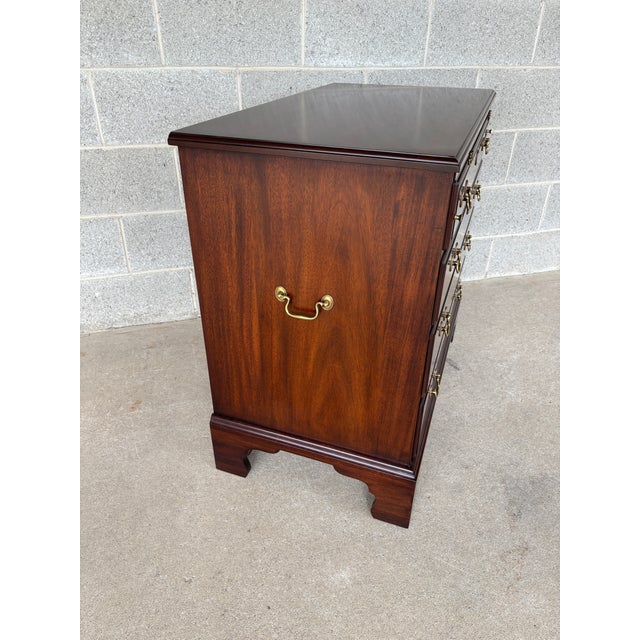 Description: Henkel Harris Mahogany 4 Drawer Bachelor Chest. In Very Good Vintage Furniture Condition. Comes from the...
