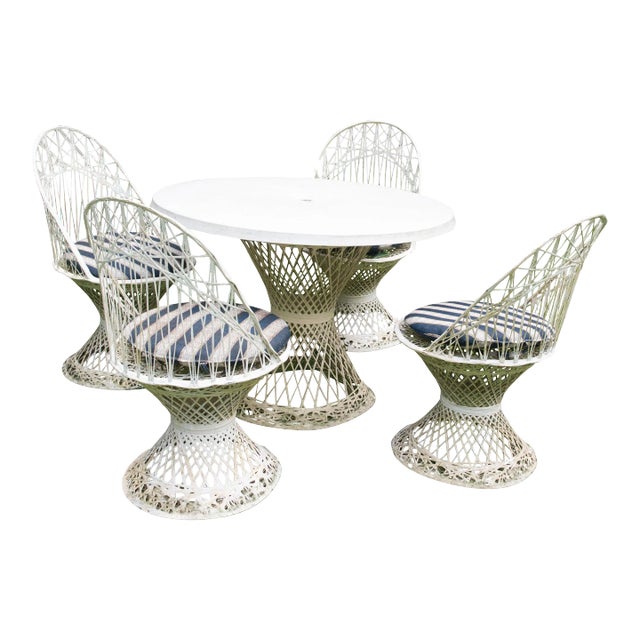 1960s Russell Woodard Four Chairs & Round Table of Spun Fiberglass - Set of 5 For Sale