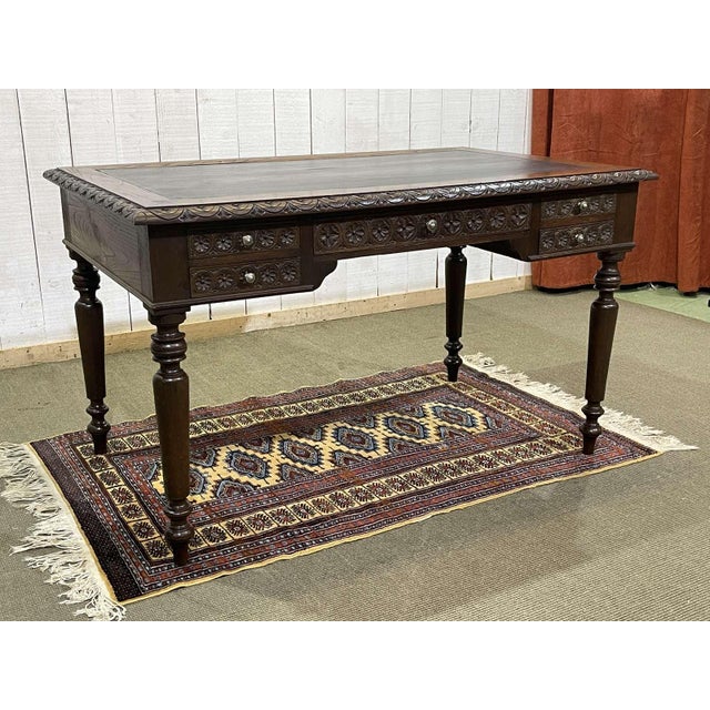 Early 20th Century Breton Chestnut Desk, in Good conditions. Designed 1890 to 1919