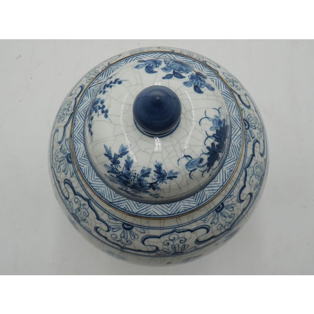 Maitland - Smith 1980s Maitland Smith Blue & White Chinese Style Porcelain Jar For Sale - Image 4 of 12