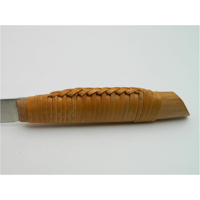 Walnut Wood Fruit Bowl with Knives with Raffia Handles by Carl Auböck for Werkstätte Carl Auböck, Vienna, 1950s, Set of 7 For Sale - Image 12 of 15