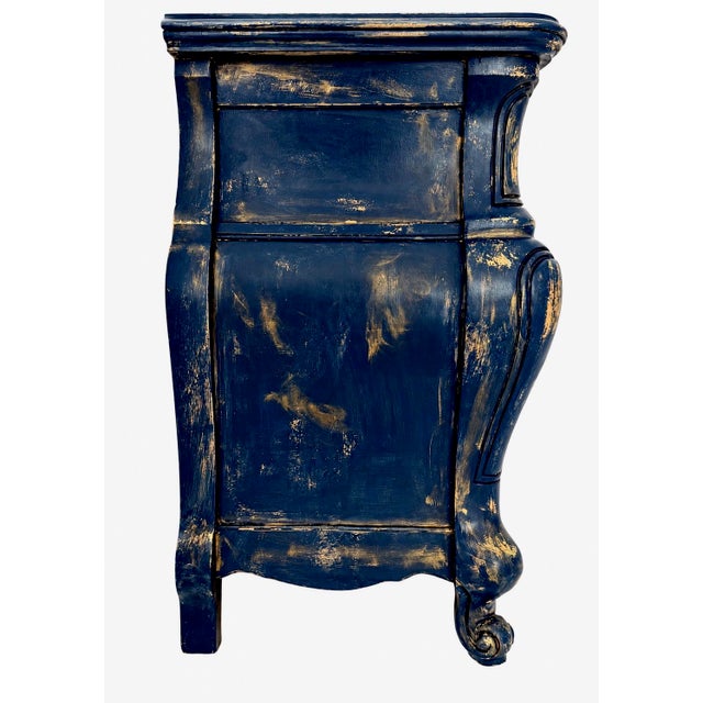 Hand-Painted Royal Blue Pulaski Bombé Chest—Distressed French Provincial Dresser For Sale In Naples, FL - Image 6 of 15
