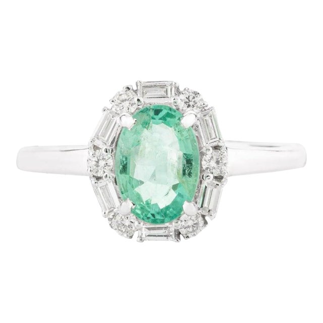 14k White Gold Oval Emerald & Diamond Halo Modern Engagement Ring Size 7 For Sale