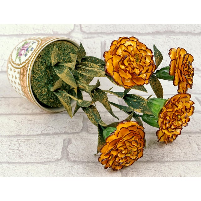 Early 21st Century Bouquet of French Marigolds by Didier Gardillou – Contempory – 18th-Century Paris Porcelain Pot – À La Reine Manufactory For Sale - Image 5 of 8
