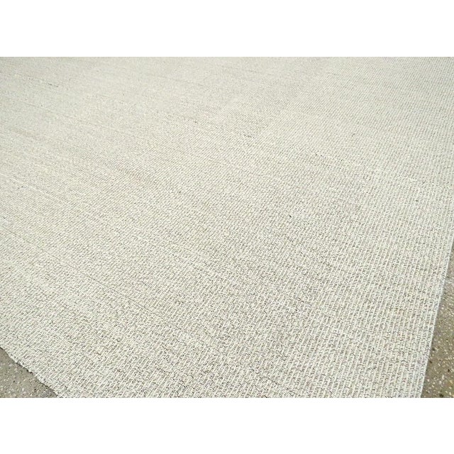Ivory Galerie Shabab Collection Mid-20th Century Handmade Turkish Flat-Weave Kilim Room Size Carpet For Sale - Image 8 of 10