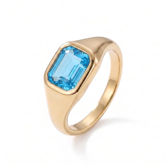 A modern interpretation of the classic signet ring, this elegant design showcases a rich smoky quartz in a sleek bezel...