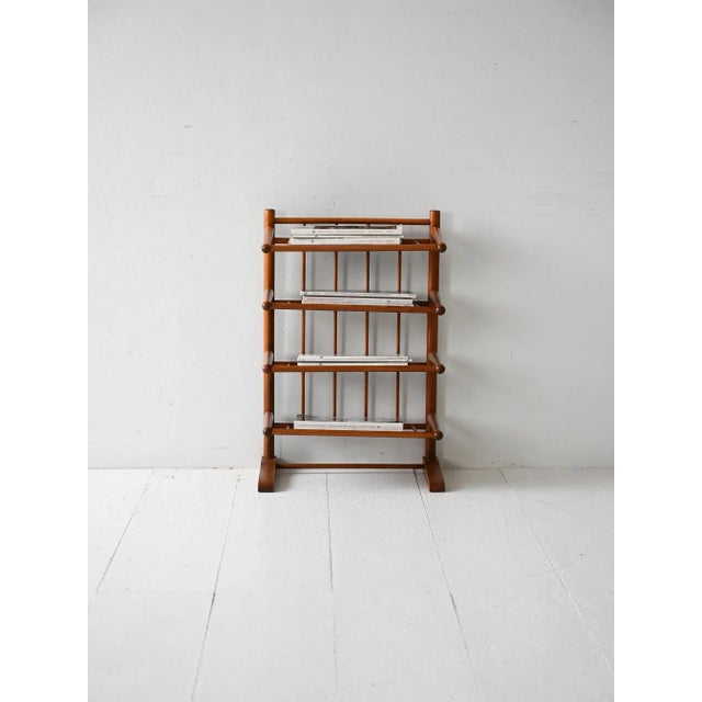 Scandinavian magazine rack from the 1940s in birch. Lightweight structure with turned slats and a refined graphic...