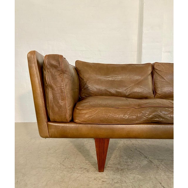 V11 Sofa by Illum Wikkelsø for Holger Christiansen, 1960s For Sale - Image 4 of 18