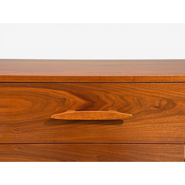 Young Manufacturing, Standard Dreser, Walnut, Usa, 1960s For Sale - Image 10 of 15