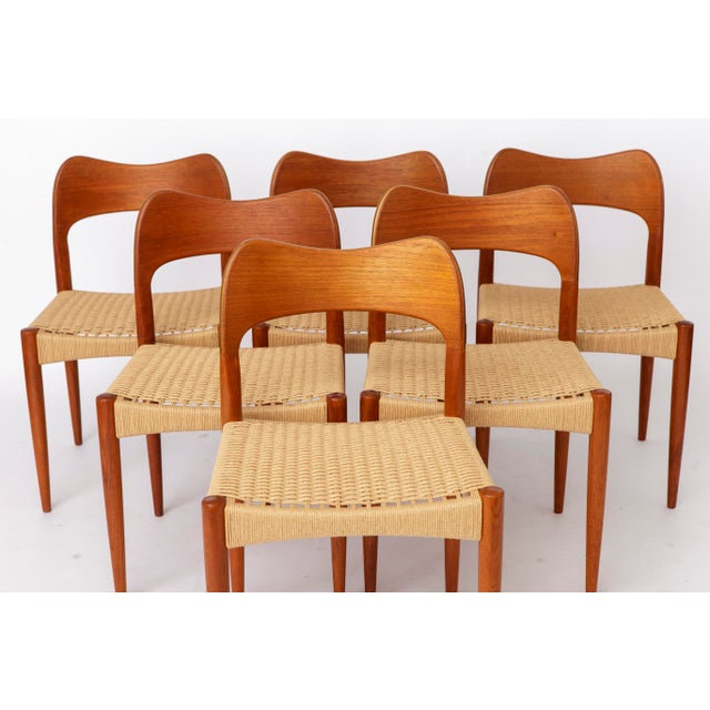 Set of 6 Danish Vintage Chairs by Arne Hovmand-Olsen for Mogens Kold, 1960s A beautifully crafted set of Danish mid-...