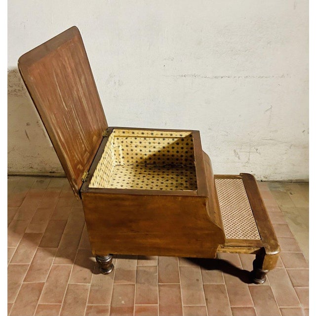 English Ladder Container In Walnut and Silkscreened Leather, Late 19th Century For Sale - Image 3 of 5