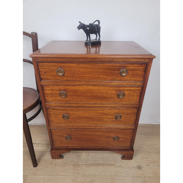 Vintage English Chest of Drawers in Mahogany, 1960 For Sale - Image 17 of 17