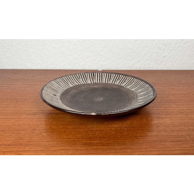 Mid-Century Modern Danish Studio Pottery Minimalist Plates and Bowl from Einar Helleroe, 1960s, Set of 3 For Sale - Image 5 of 18