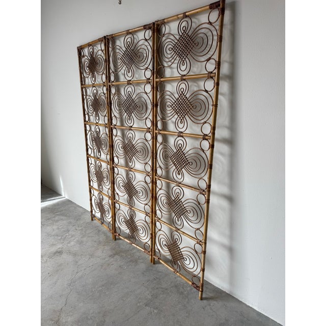 Mid-Century Modern 1970’s Vintage Coastal Bamboo & Rattan Three-Panel Folding Screen For Sale - Image 3 of 12