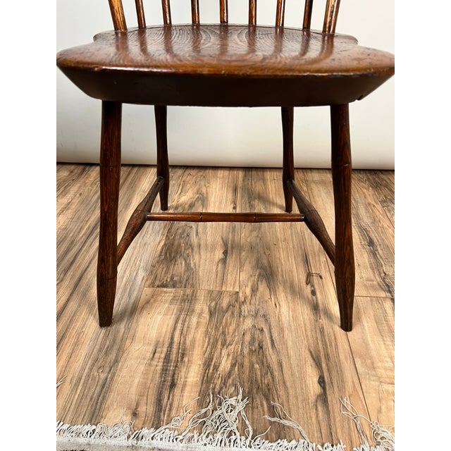 Wood Antique Step Down Windsor Chair in Oak and Pine C. Early 19th Century For Sale - Image 7 of 8