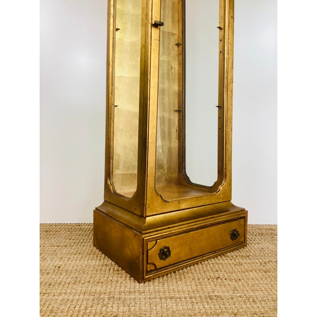 Vintage Hollywood Regency Gold Leaf Wood & Glass Display Case / Cabinet For Sale - Image 4 of 12